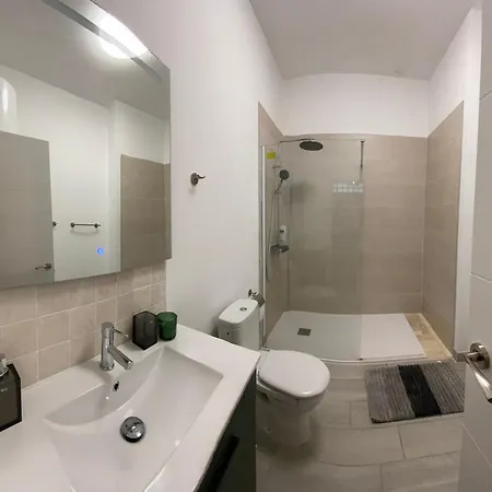 Апартаменты The Pearl - Your Stylish Cozy And Modern Flat,in The Heart Of South Tenerife,just 3 Minutes From And Natural Pools *